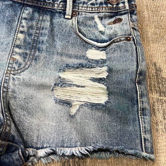 Forever 21 Overall Jean Shorts with Frays at Bottom Size 29 - Picture 9 of 13